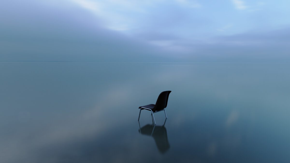 Una silla perdida en la inmensidad
